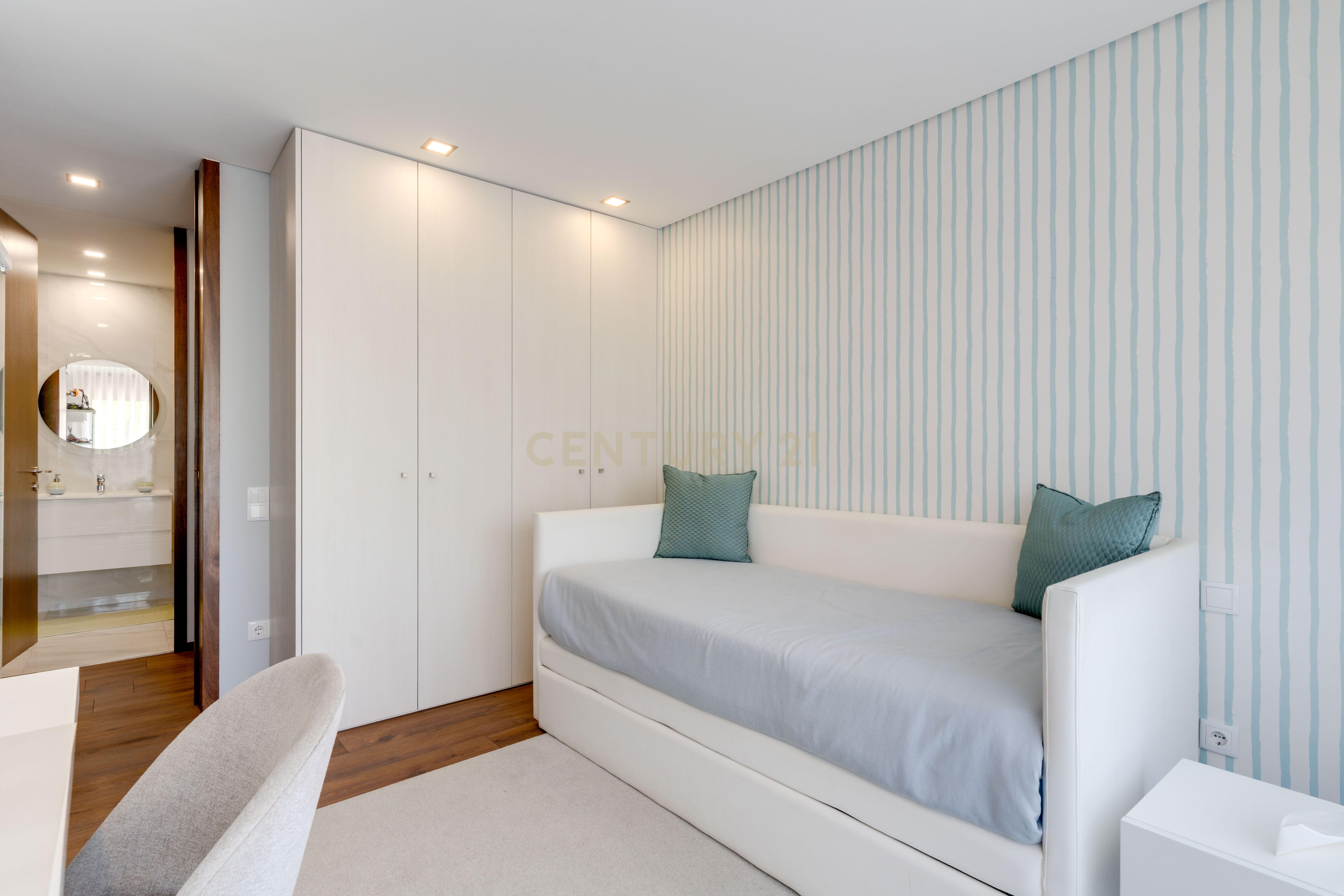Apartamento T3 como Novo com Vista Mar em Espinho - Image 13