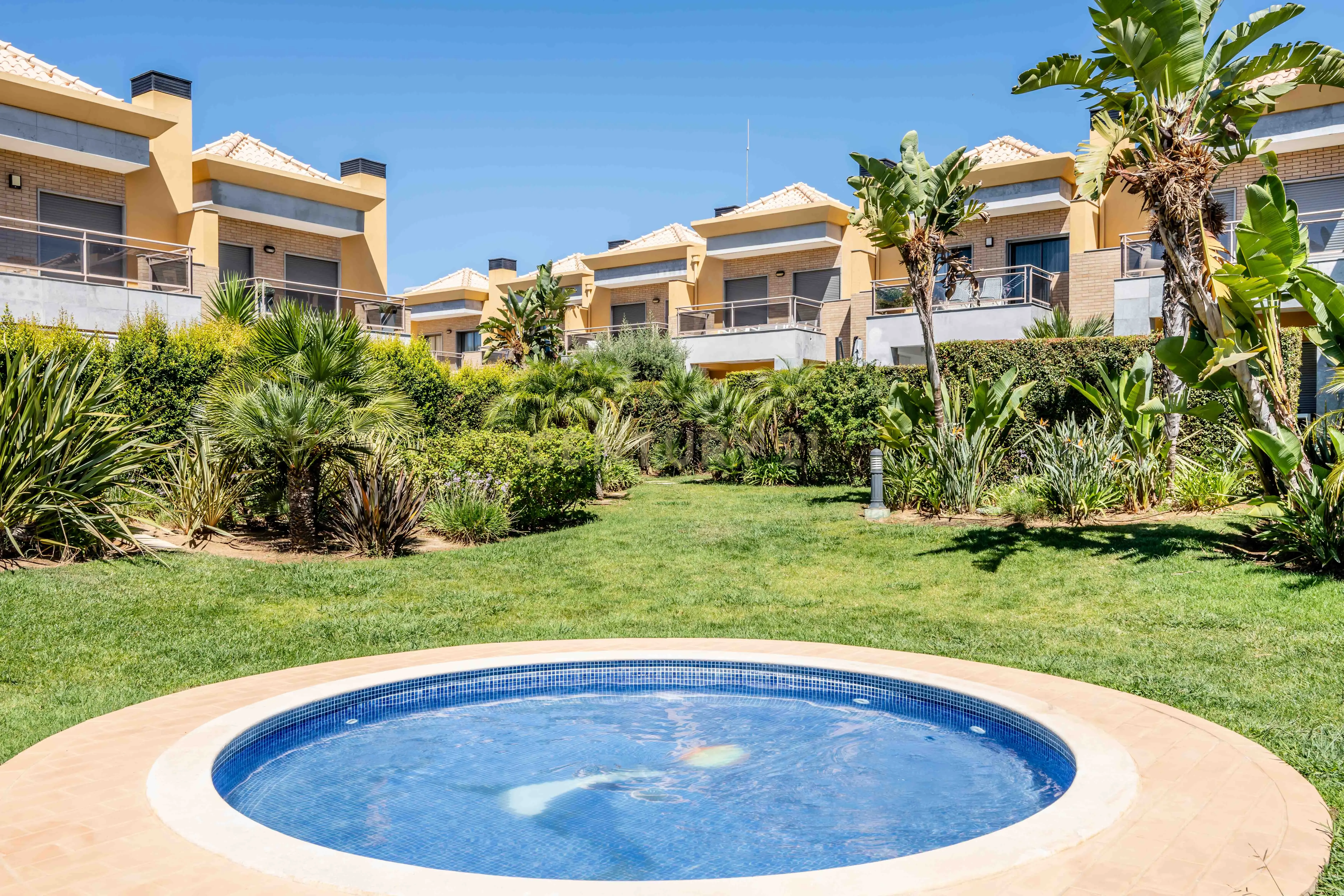 Fotografia 5 de 7 KM DAS PRAIAS DE ALBUFEIRA V3 COM JARDIM PRIVADO E PISCINA COMUM, GARAGEM EM BOX