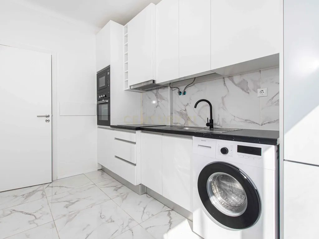 Apartamento T1 Renovado no Centro da Amadora - Image 14