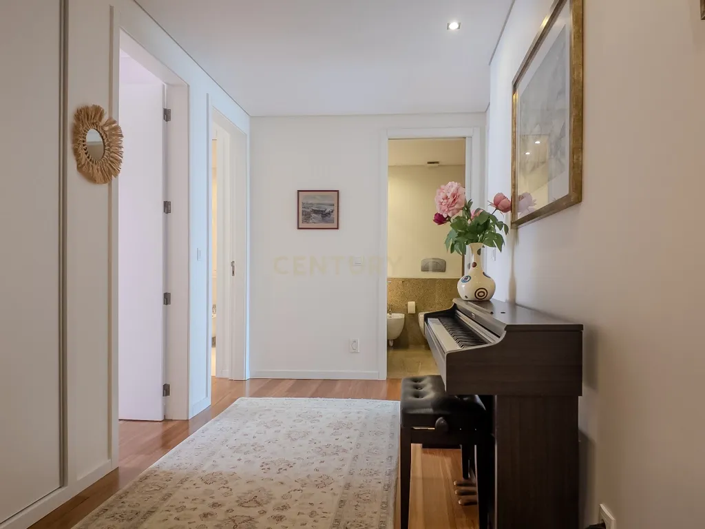 Apartamento T3 com Terraço, Varanda, Garagem | Último andar em Paranhos, Porto - Image 13