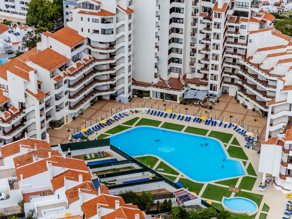 T1 totalmente remodelado, mobilado e equipado, com extraordinária vista panorâmica de 180° sobre o mar - Image 27