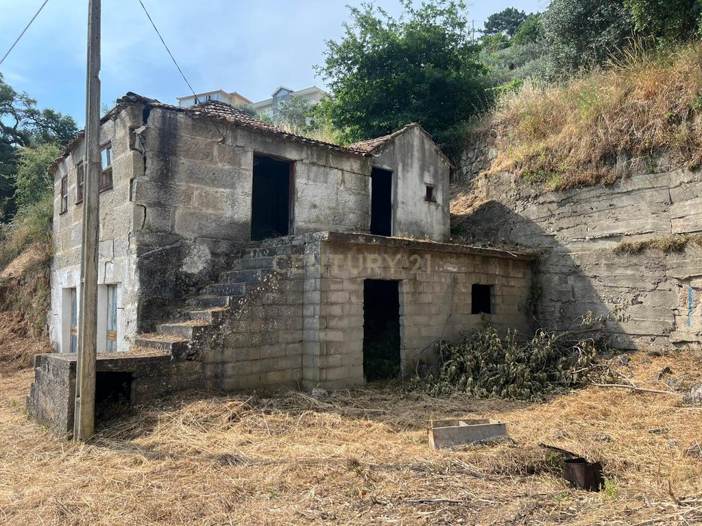 Moradia em ruina repleta de belas histórias, para reconstruir, no coração do Douro em Frende, Baião - Image 5