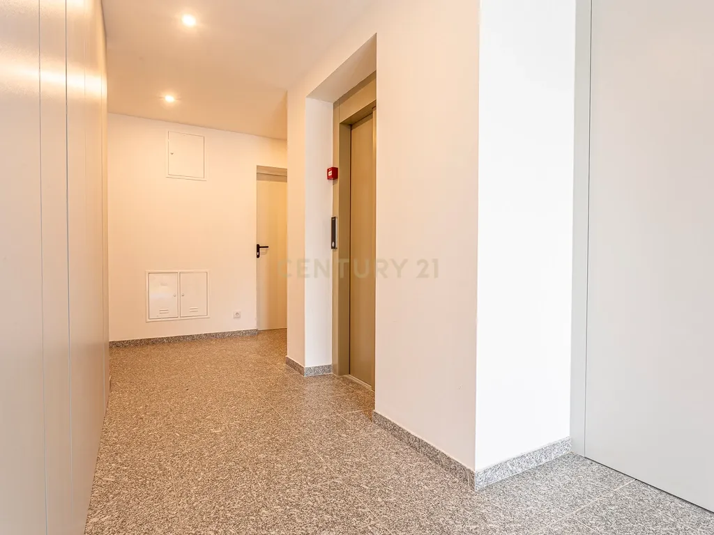 T0 Novo com Magnífico Terraço, Churrasqueira, Garagem e Arrecadação | Aires - Palmela - Image 19