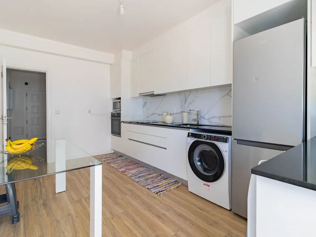 Espaçoso Apartamento T3 na Freixianda com Terraço - Image 4