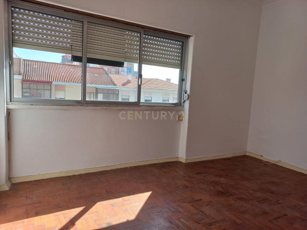 T2 em Alto do Seixalinho, Barreiro - Image 6
