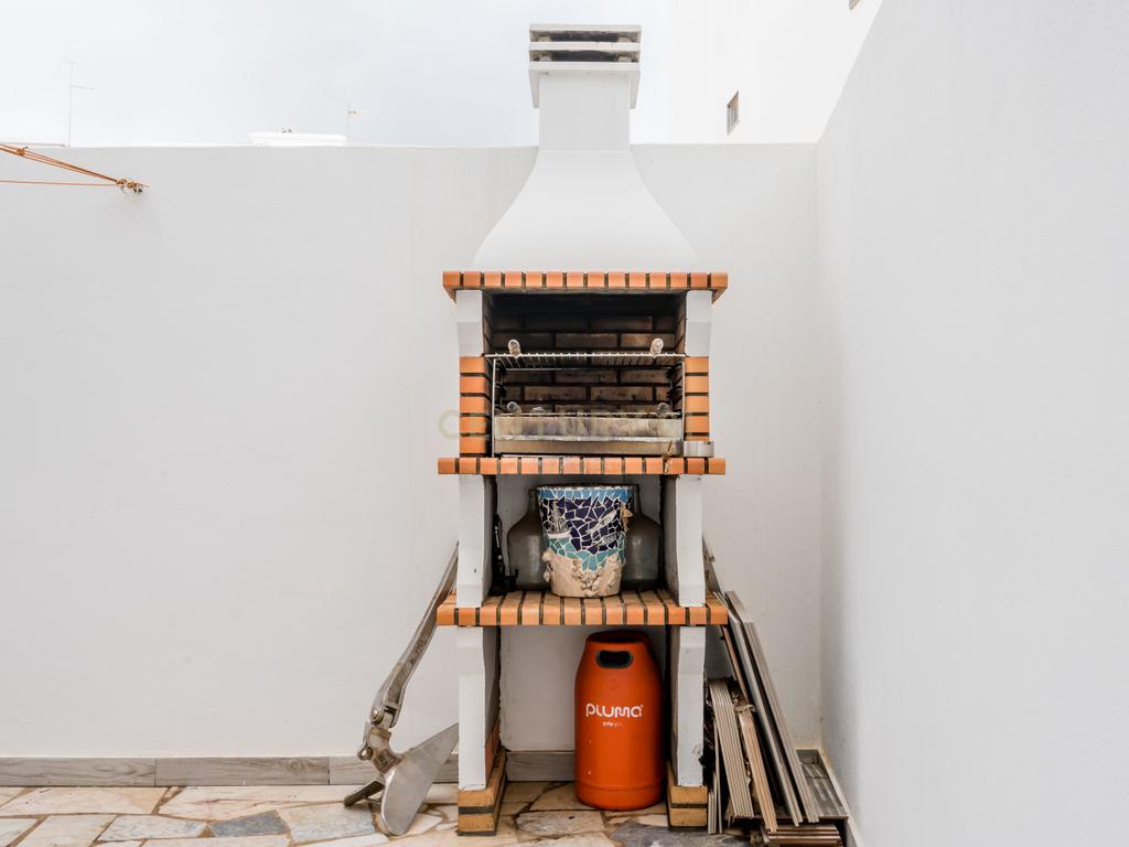 Apartamento T2 Parcialmente Remodelado em Portimão - Image 14
