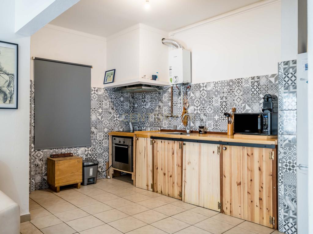Apartamento T2 Parcialmente Remodelado em Portimão - Image 6