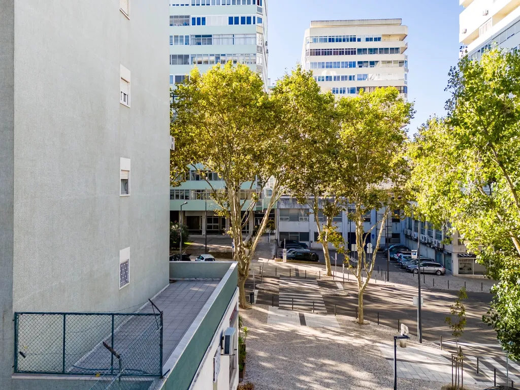 Espetacular Apartamento T5 com Terraço e Garagem, em São Domingos de Benfica, Lisboa - Image 37