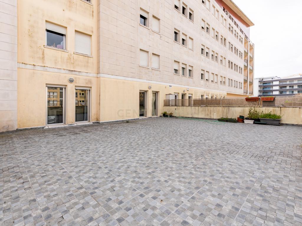 Apartamento T3 com 2 Terraços Gigantes e Vista Rio – A 10 min de Lisboa - Image 17