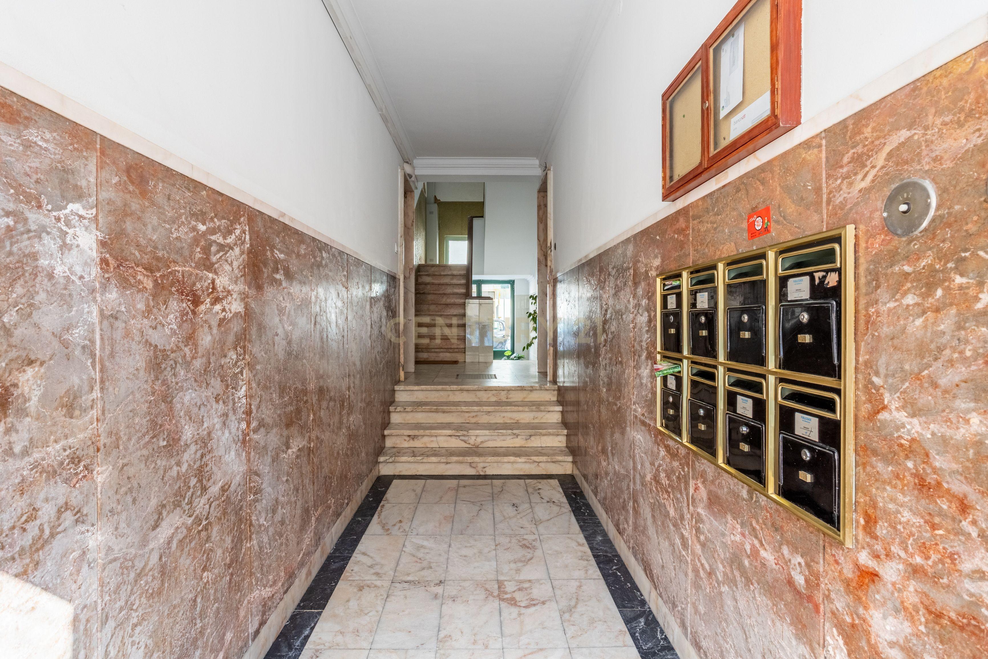 Fotografia 4 de Apartamento T2 Remodelado | Excelente Localização | Odivelas