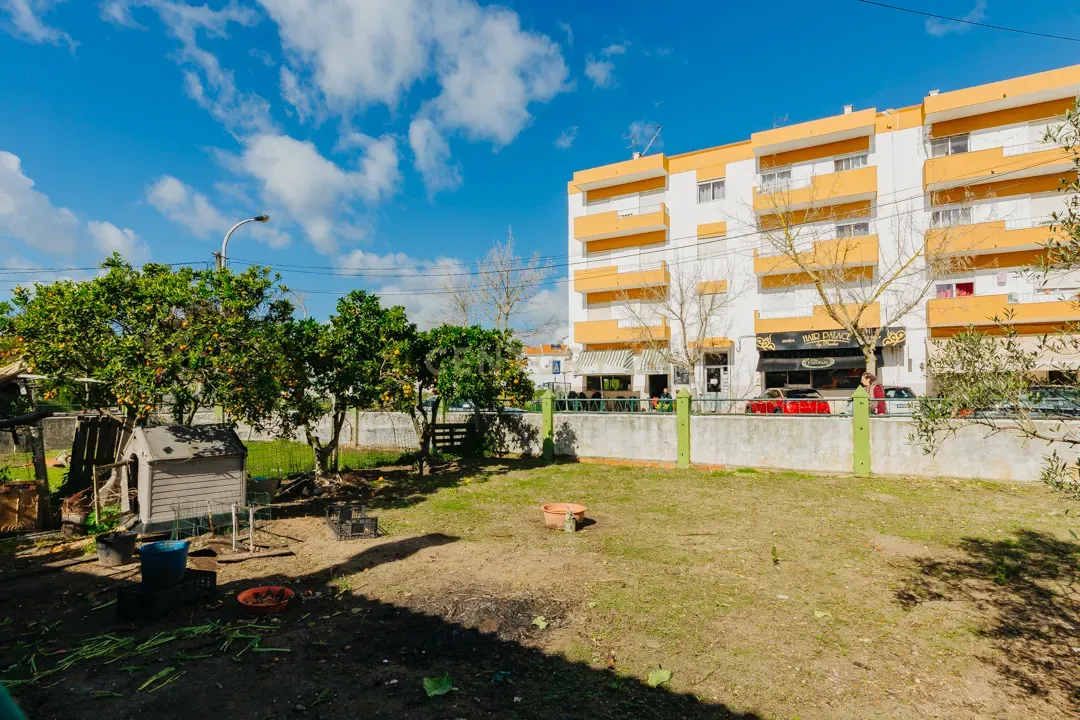 Montijo/Excelente Lote de Terreno com 1056m2 e Moradias para Remodelacao. - Image 18