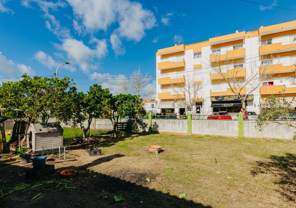 Montijo/Excelente Lote de Terreno com 1056m2 e Moradias para Remodelacao. - Image 18