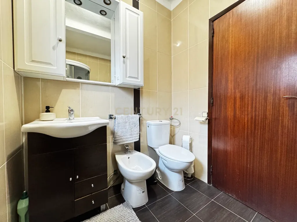Moradia T3 Renovada em Fragoso - Image 7