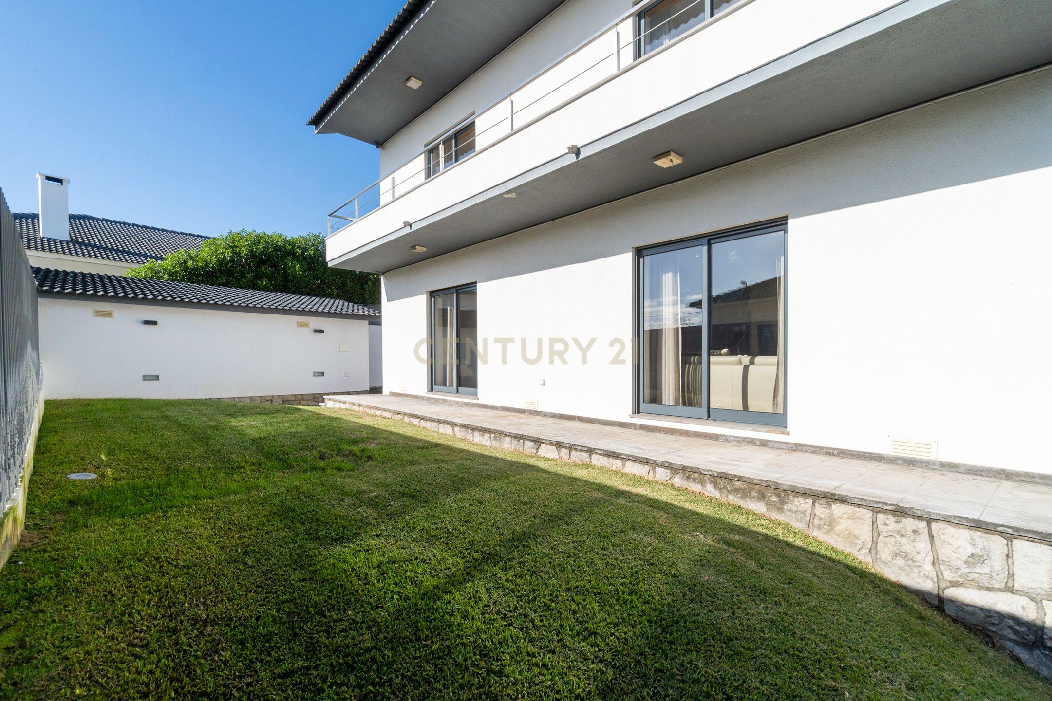 🏡 Luxo em Cada Detalhe: Moradia Exclusiva em Birre, Cascais - Image 44