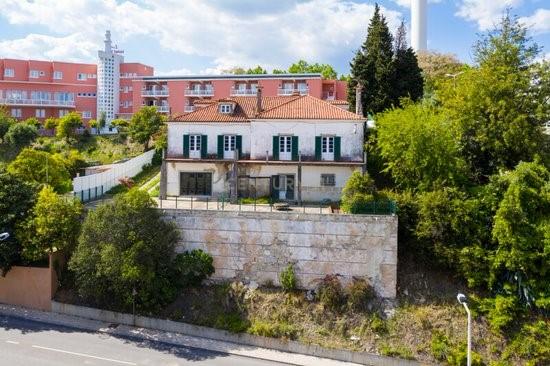Moradia Cinquentenária em Abrantes com vista Rio Tejo - Image 1