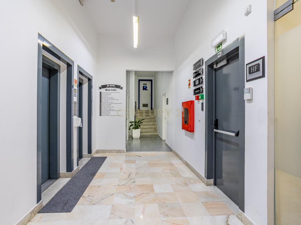Edifício Comercial em Carnaxide - 5 Pisos - Image 39