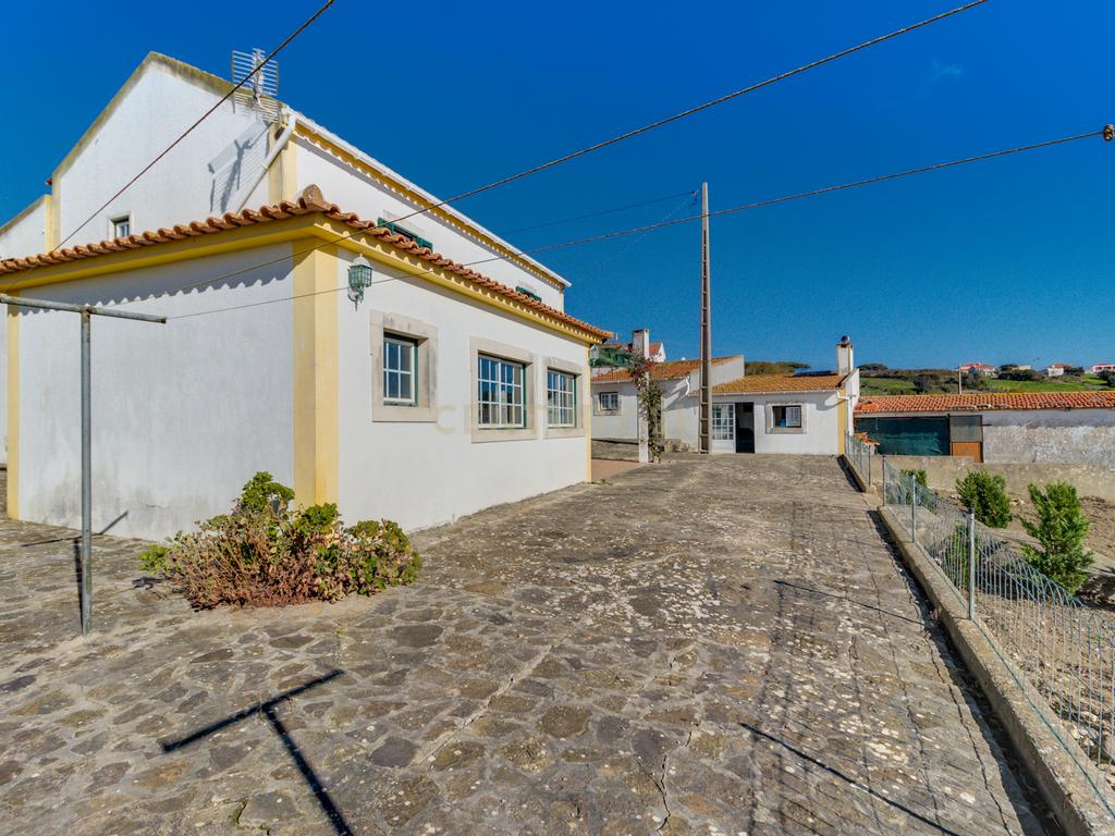 Moradia Isolada T3 com 2480m2 de terreno, poço e com anexos - Image 43