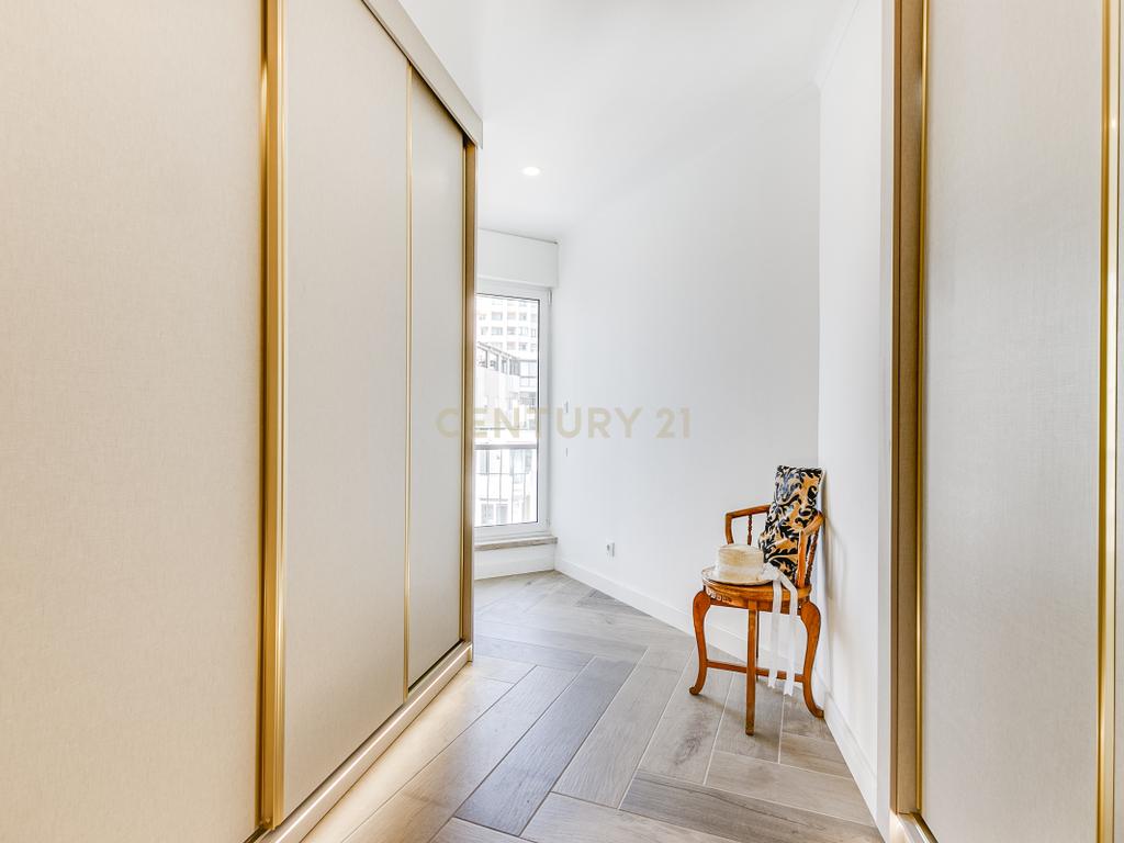 Apartamento T4 com 3 Suites, em zona Prime de Algés - Image 41