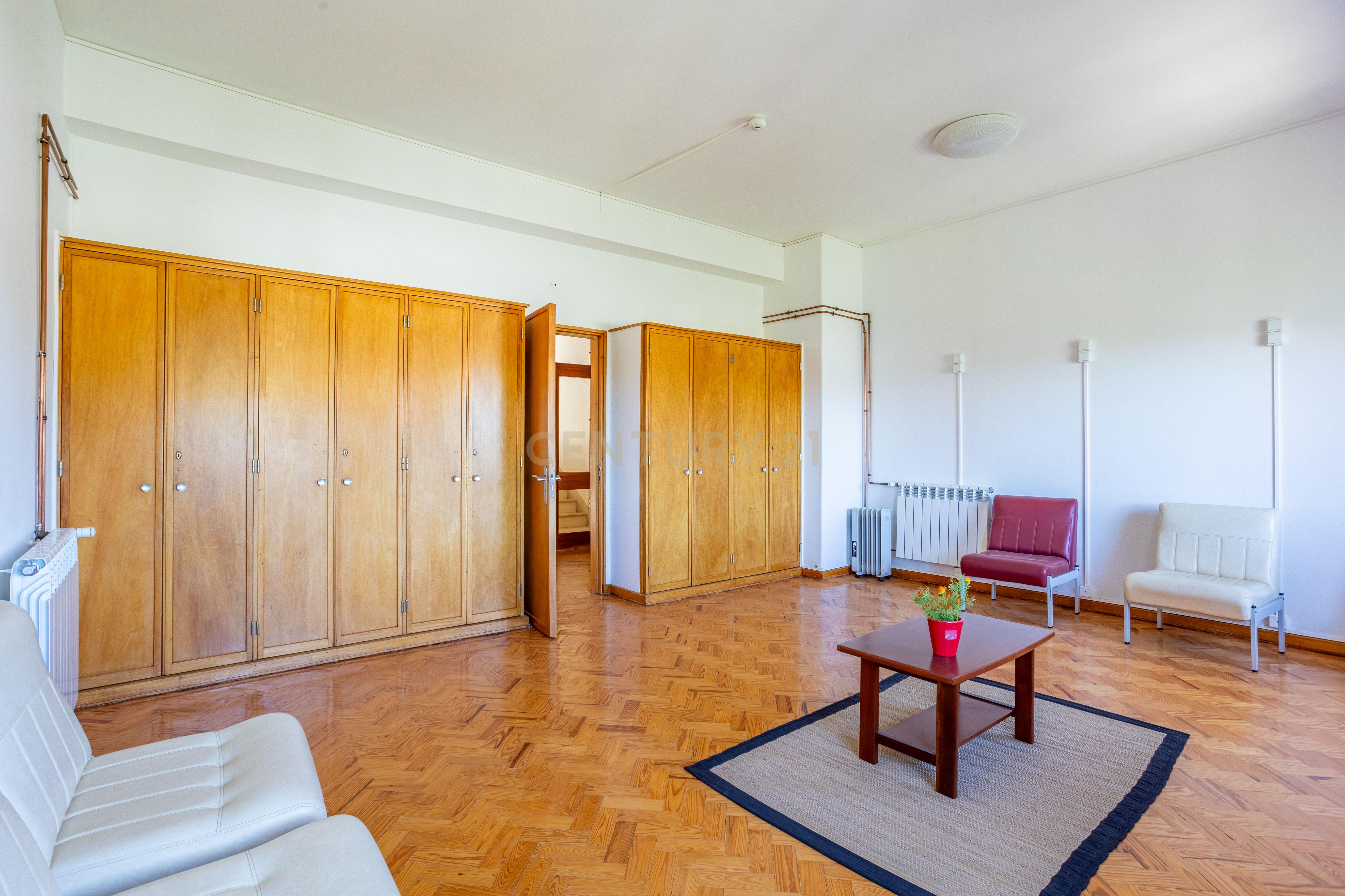 Prédio no Centro de Portalegre para investimento - Image 33