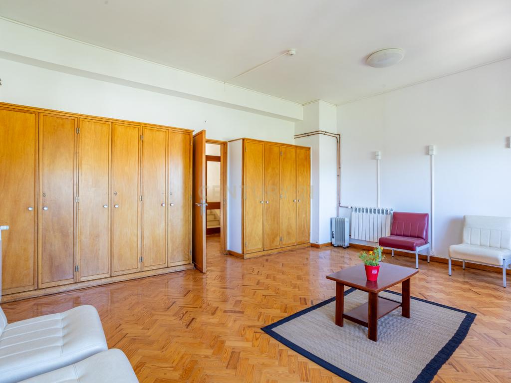 Prédio no Centro de Portalegre para investimento - Image 33
