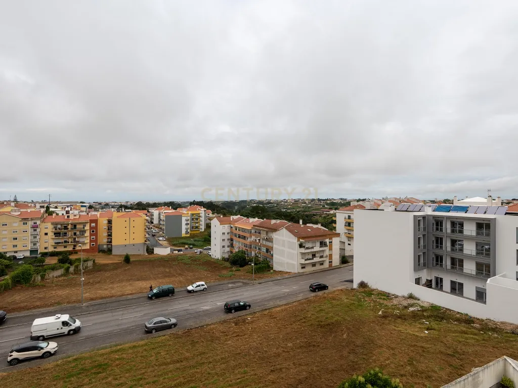 * ESPECTACULAR APARTAMENTO NO CENTRO DE MAFRA, COM VARANDA E PARQUEAMENTO * - Image 5