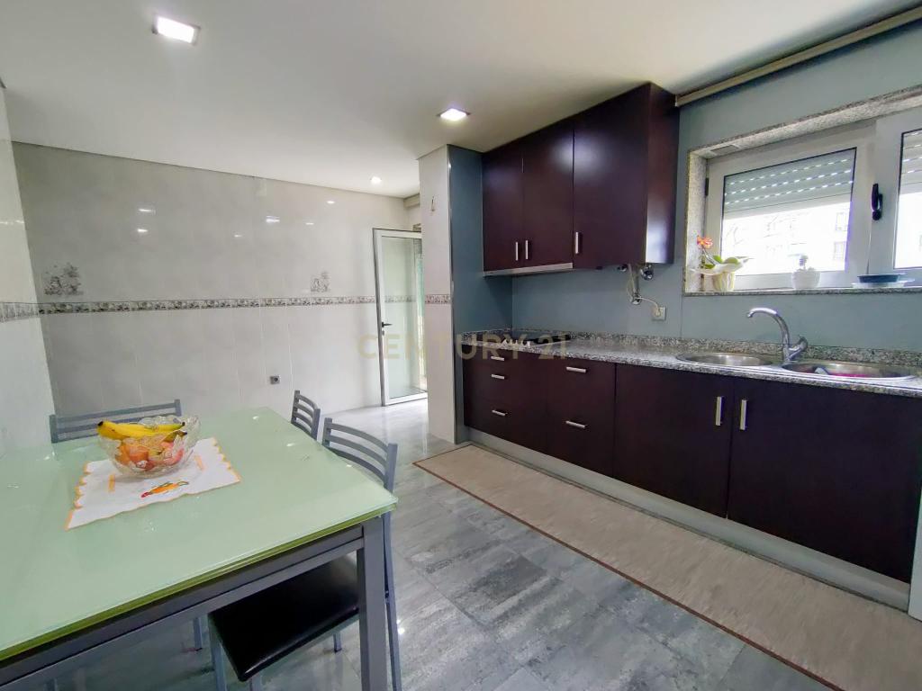 Apartamento T3 com Terraço e Vista na Póvoa de Varzim - Image 2