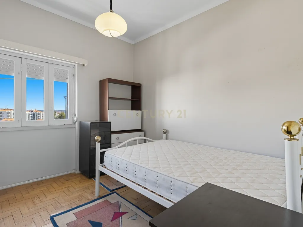 Moradia Bi-familiar com terreno de 800m2 urbanos - Paredes, Alenquer - Image 49