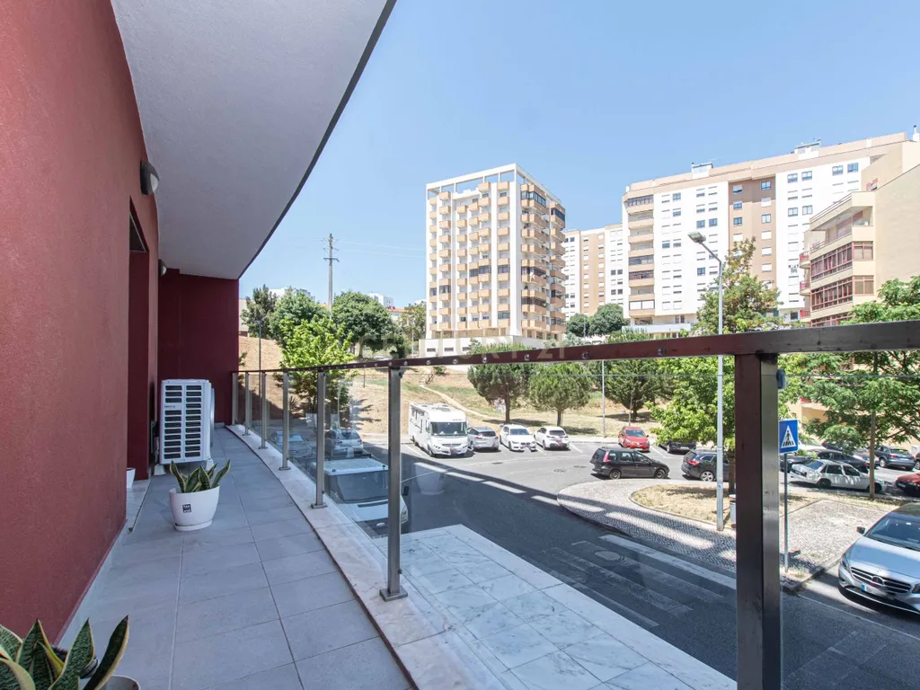 Apartamento Collection | T3 Premium Semi-Novo, Totalmente Mobilado, com Terraço Exclusivo e Box para 3 Viaturas - Image 24
