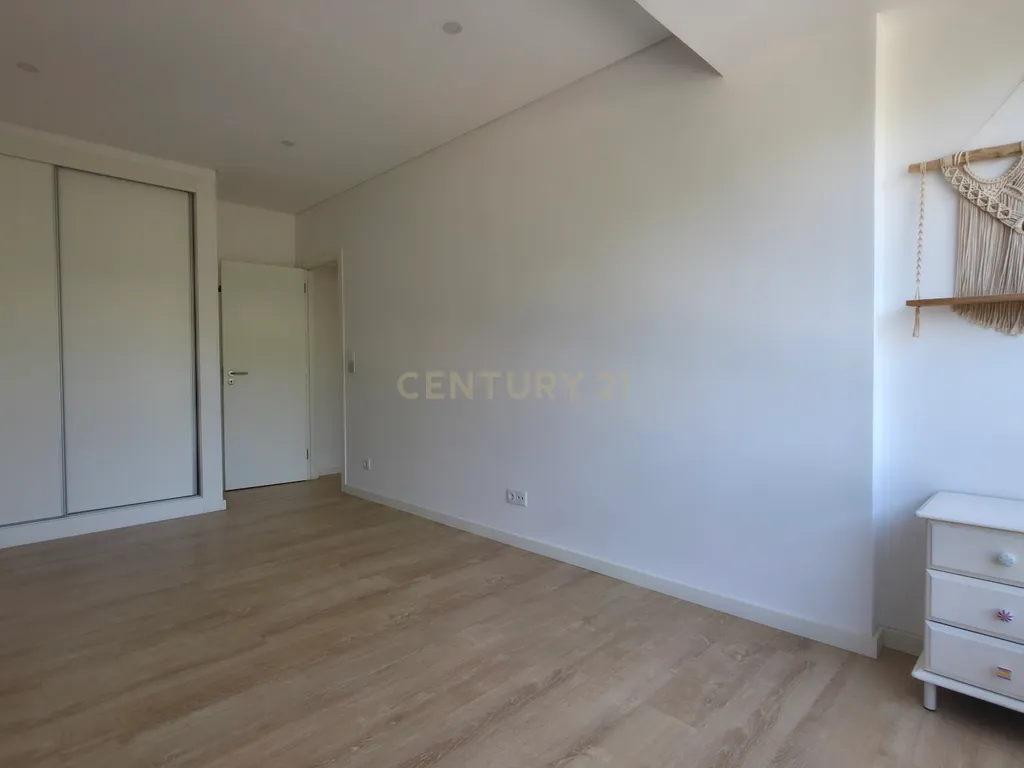 Apartamento T2 Remodelado, Oeiras. - Image 12