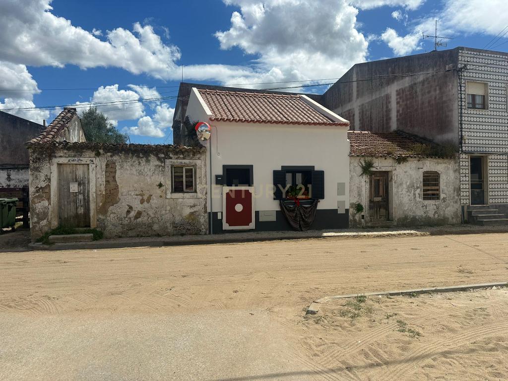 Moradia T1 para reconstrução total - Image 3