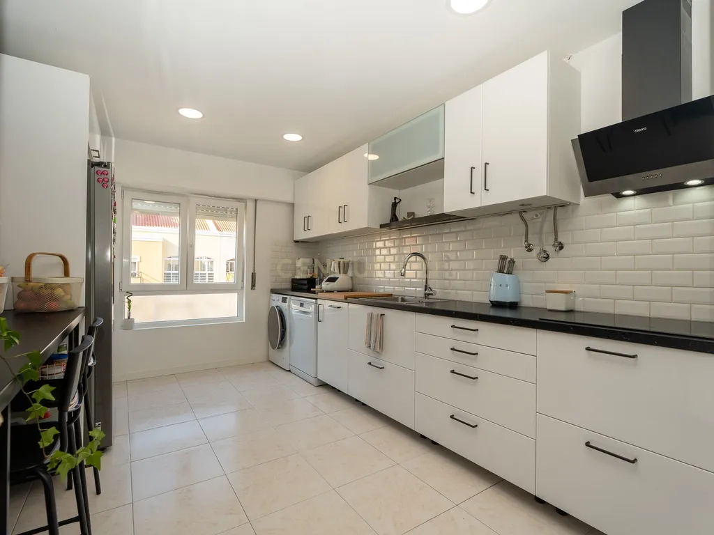 ** ESPECTACULAR APARTAMENTO T2 REMODELADO, NA URBANIZAÇÃO DA ANTA ** - Image 16