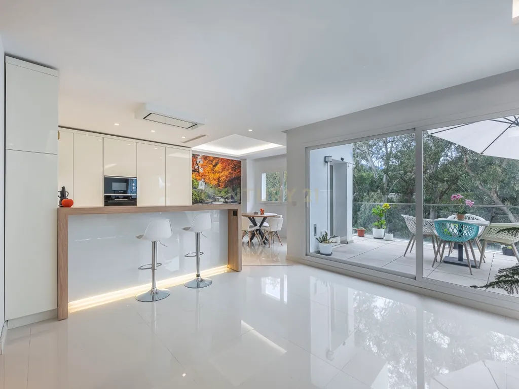 Moradia de Luxo a 500 Metros da Praia - Image 8