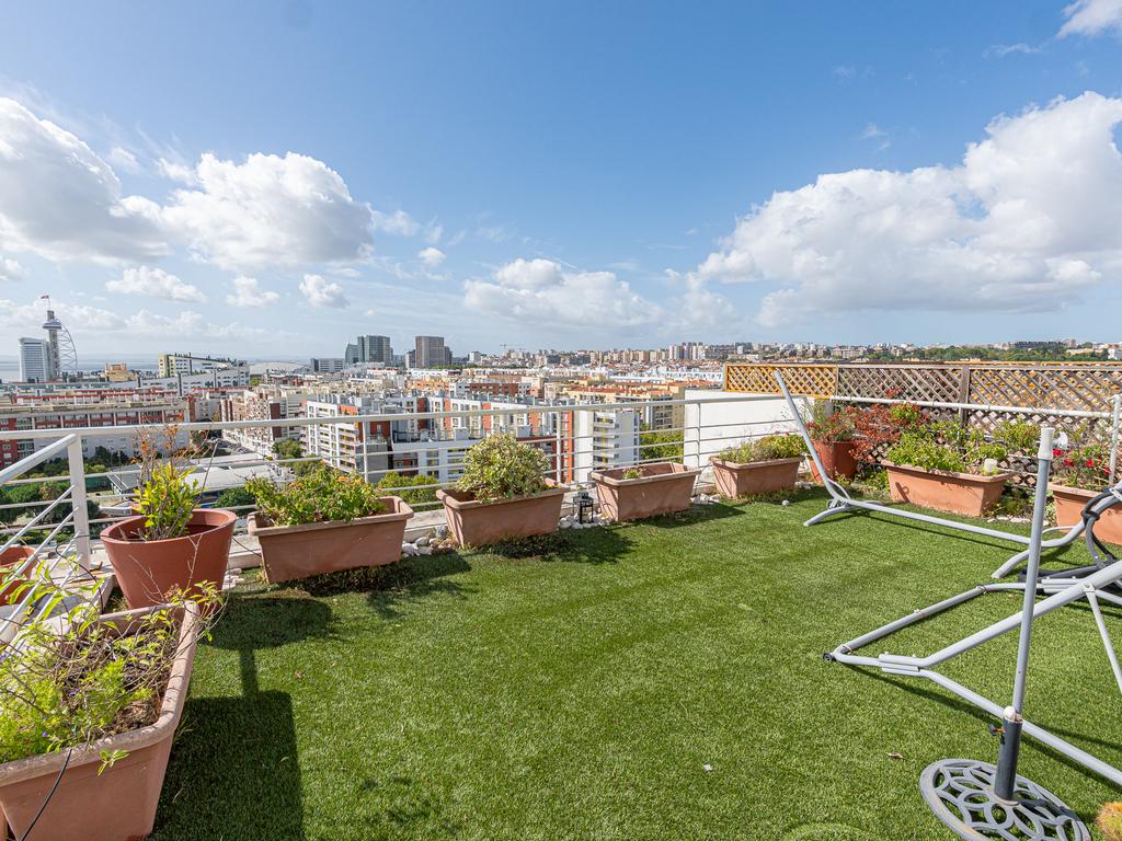T4 Duplex com Rooftop e Vista Panorâmica sobre o Tejo – Parque das Nações - Image 23