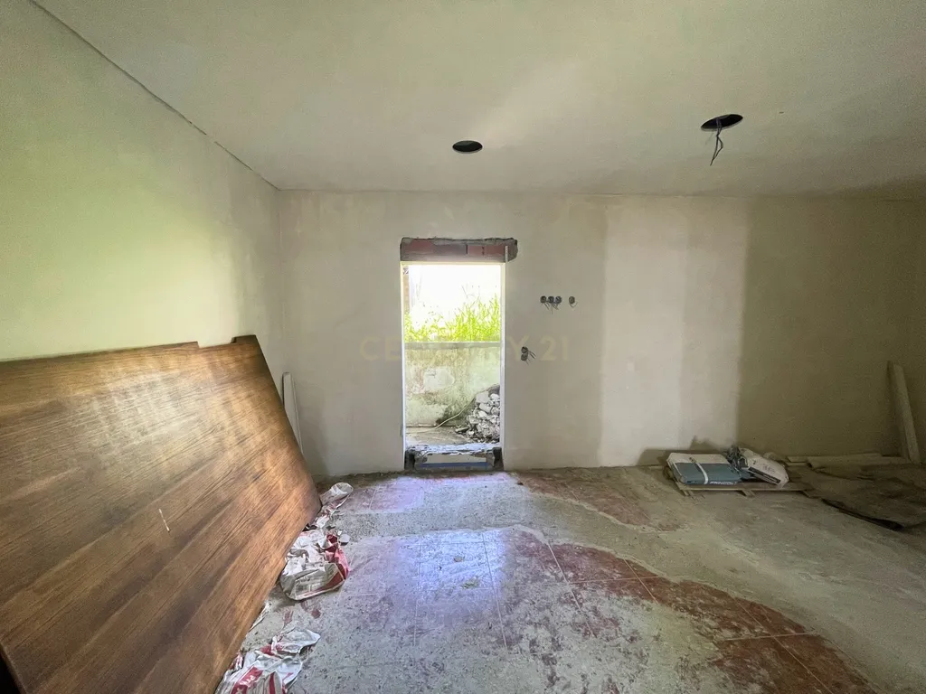 Casa para restauro em Duas Igrejas / Paredes - Image 24
