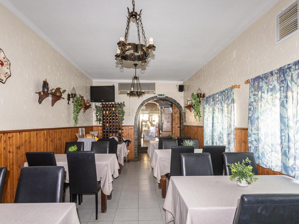 Moradia transformada em Restaurante - Santo António - Costa de Caparica - Image 16