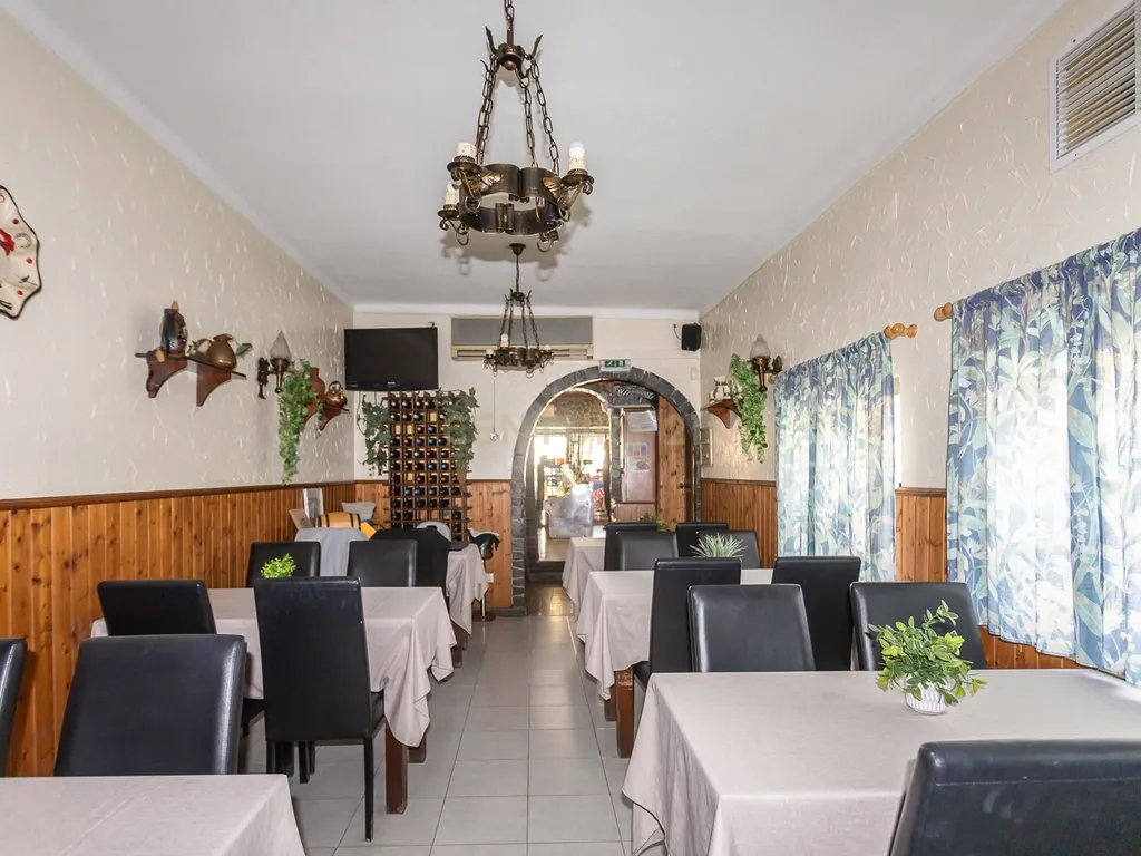 Moradia transformada em Restaurante - Santo António - Costa de Caparica - Image 16