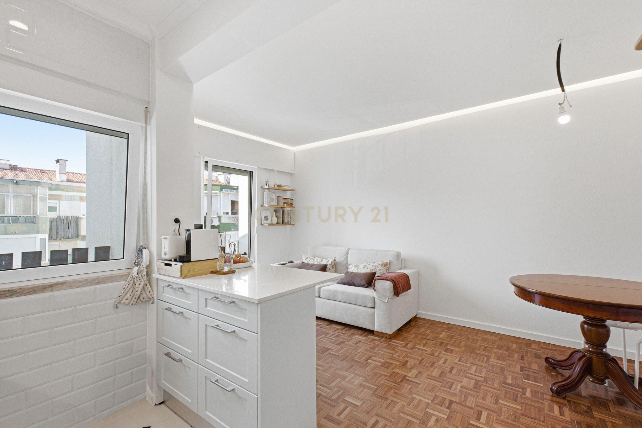 Fotografia 7 de Apartamento Remodelado T2, Linda-a-Velha, Oeiras
