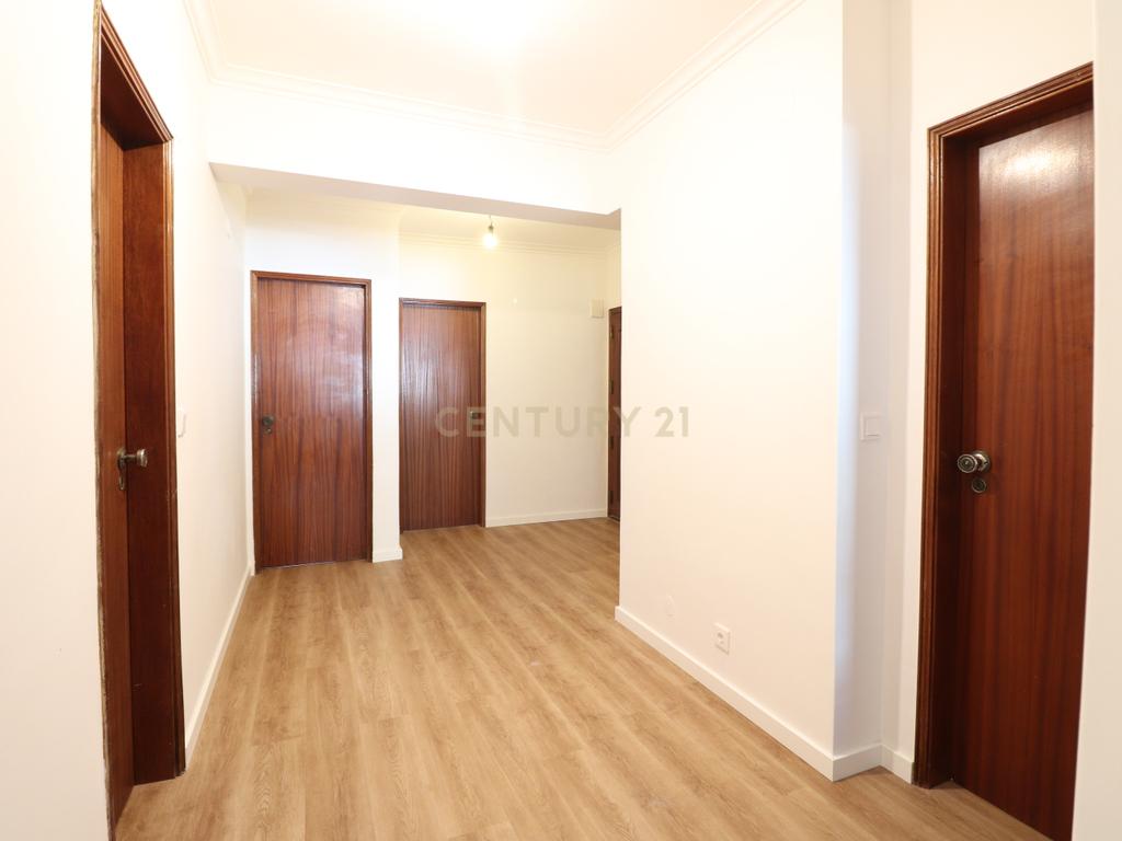 Apartamento T3 Remodelado na Avenida do Cristo Rei - ALMADA - Image 7
