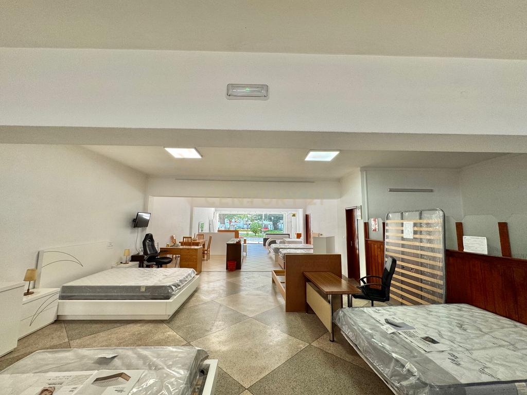 Loja com 250m2 no coração da cidade de Santo Tirso  - Image 3