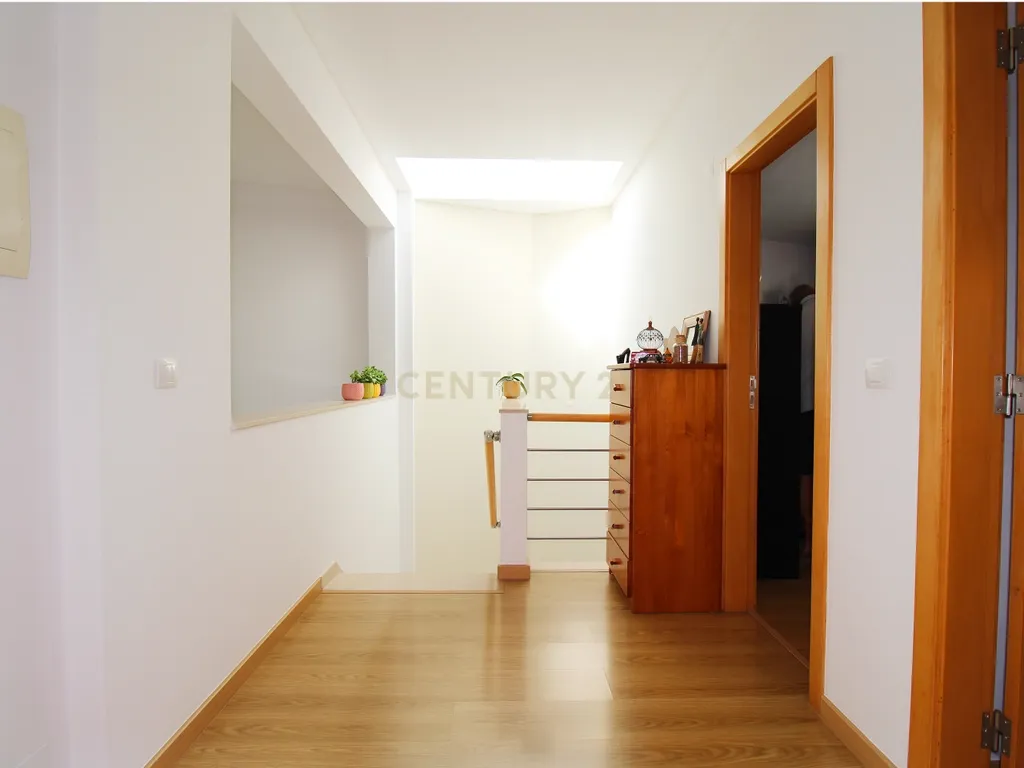 Moradia Contemporânea V3+1 Seixal - Image 37