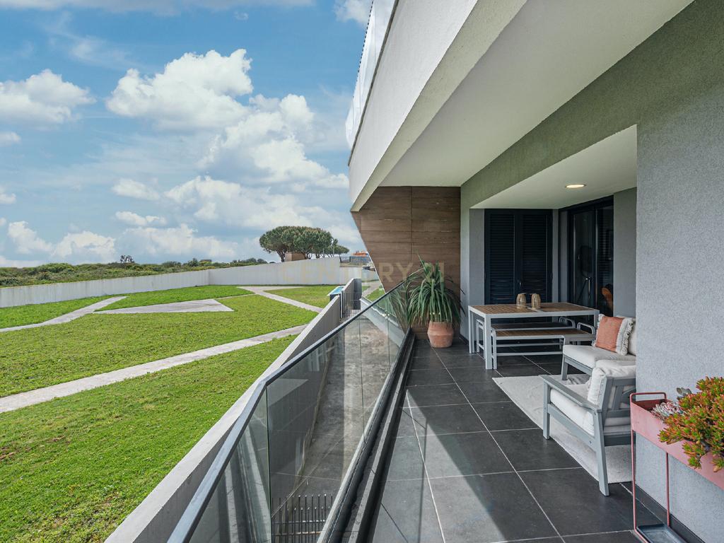 APARTAMENTO T2 NO EMPREENDIMENTO SKY CITY, COM TERRAÇO, VARANDA, PARQUEAMENTOS E ARRECADAÇÃO, EM CONDOMÍNIO COM JARDIM E PISCINA - Image 1