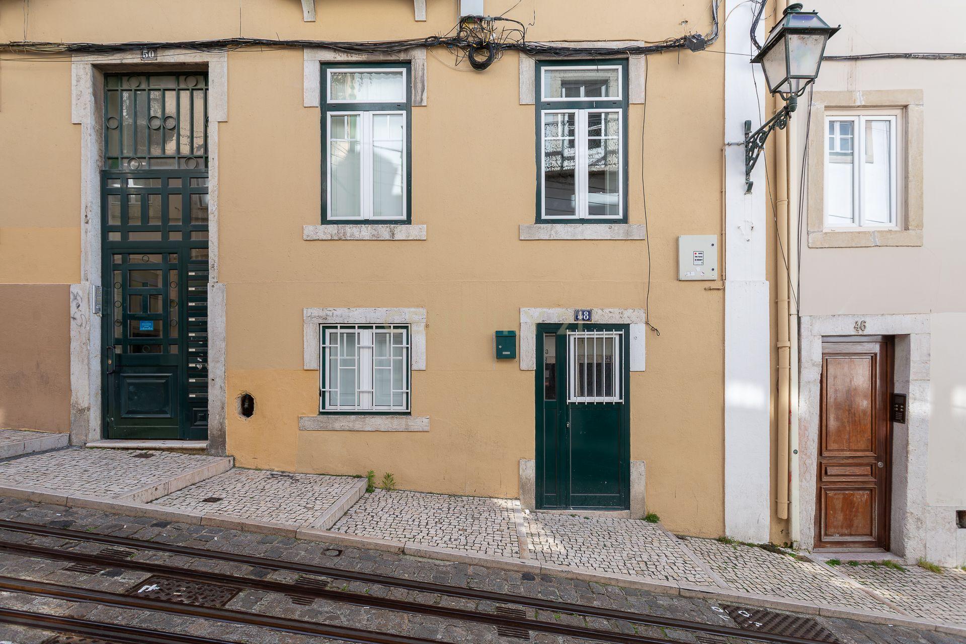 🏡 Apartamento T1+1 na Bica – Viva no coração histórico de Lisboa - Image 28