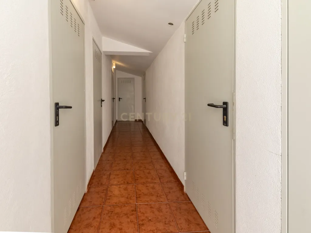 T2 Vila Nova de Caparica (Casalinho da Rosa) com 2 wcs e arrecadação - Image 22