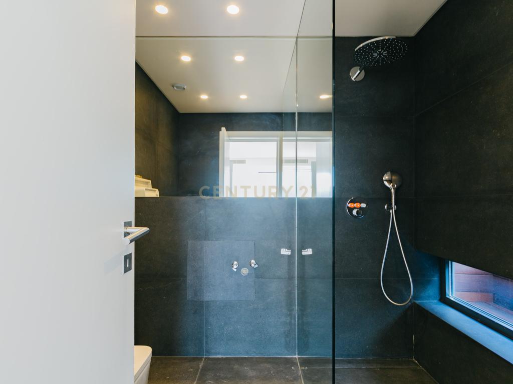 Apartamento Duplex T4 Novo na Rua Bartolomeu Dias, em Belém – conforto, modernidade, luz natural e espaço em Belém - Image 17