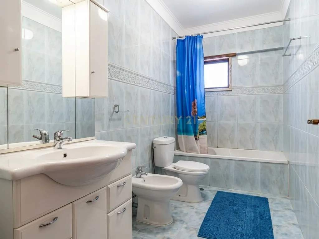 Apartamento T3 com Suíte, 3 Varandas e Arrecadação de 14 m² | Avenida 25 de Abril, Ramada - Image 21