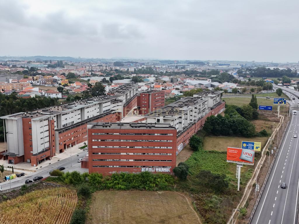T2 Remodelado e Mobilado em Perafita, Matosinhos com Vista Panorâmica - Image 20