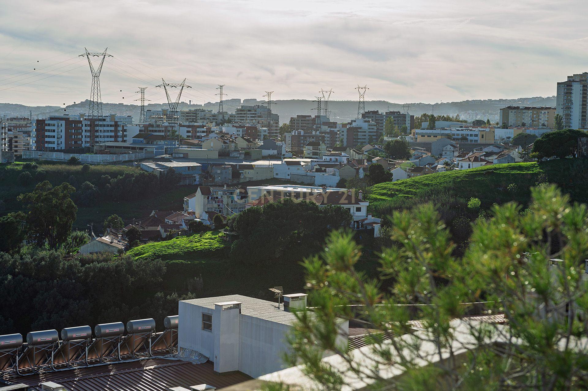 Apartamento T3 em Odivelas com Piscina e Estacionamento para 4 carros - Image 12