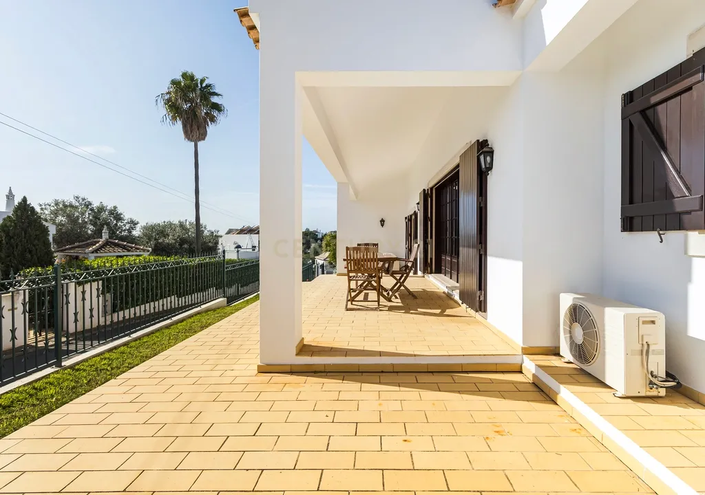 Moradia T4 com vista Mar e Cidade - Viva o Sonho de uma Vida na Quinta da Barra em Tavira - Image 9