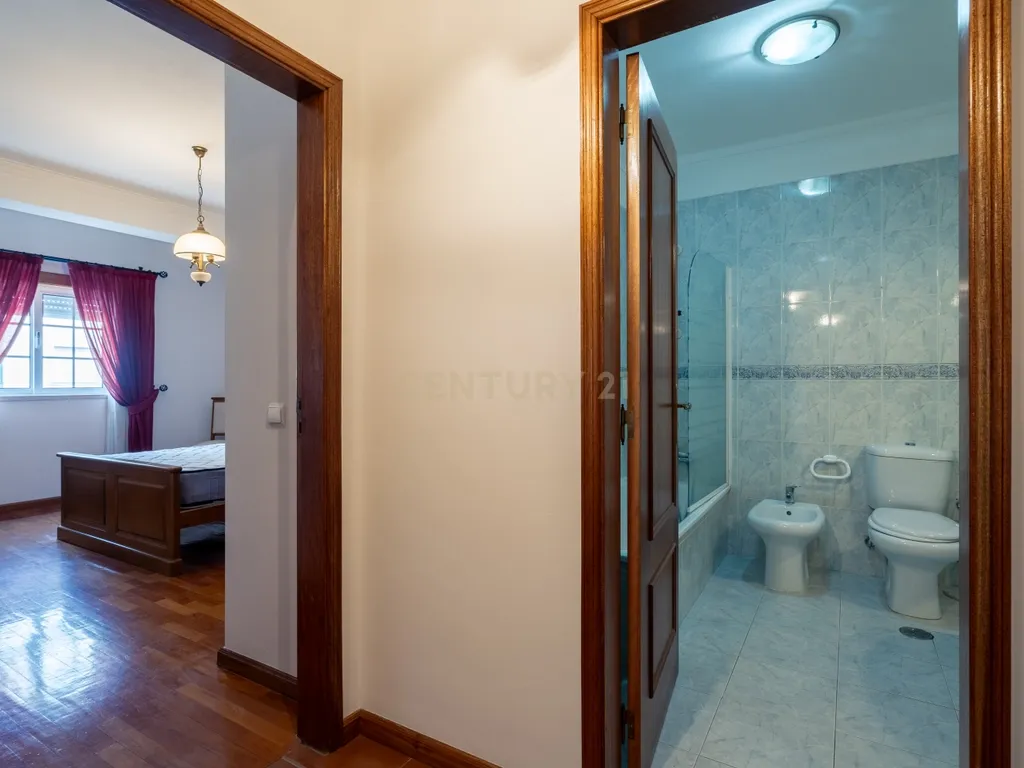 Moderno T1 em Lousã, quase novo e pronto a habitar - Image 20