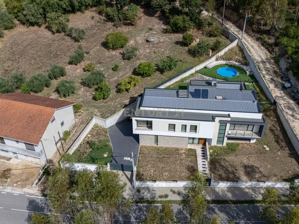 Moradia T4 semi-nova com Piscina, Garagem + Parcela de Terreno Rústico e Vista Serra | Salgueiro, Pombal - Image 63